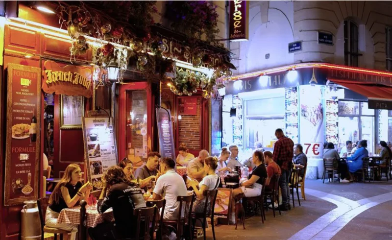 Diners sitting outside Paris restaurant.